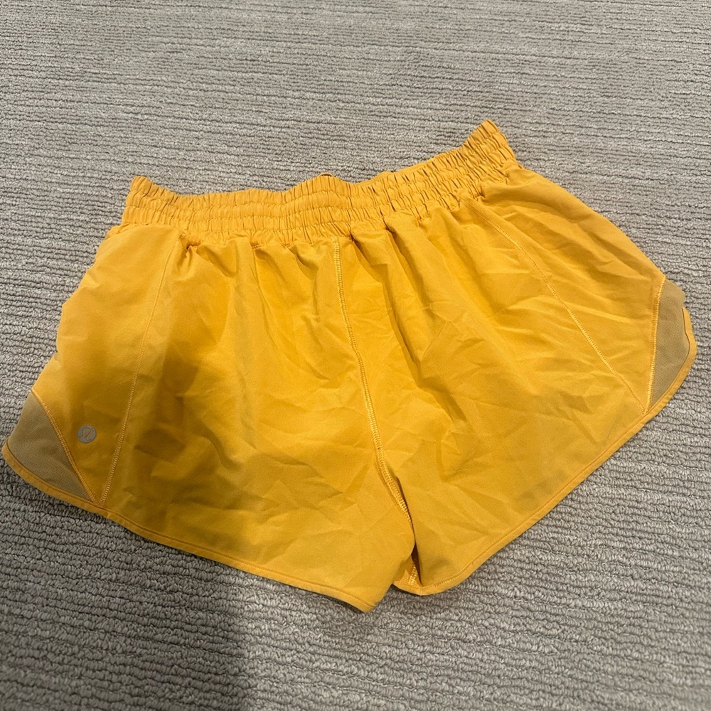 Lululemon 2.5 inch shorts - Picture 2 of 4